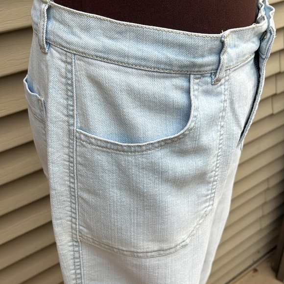 Gloria Vanderbilt cropped jeans in light color size 10 - Picture 3 of 9
